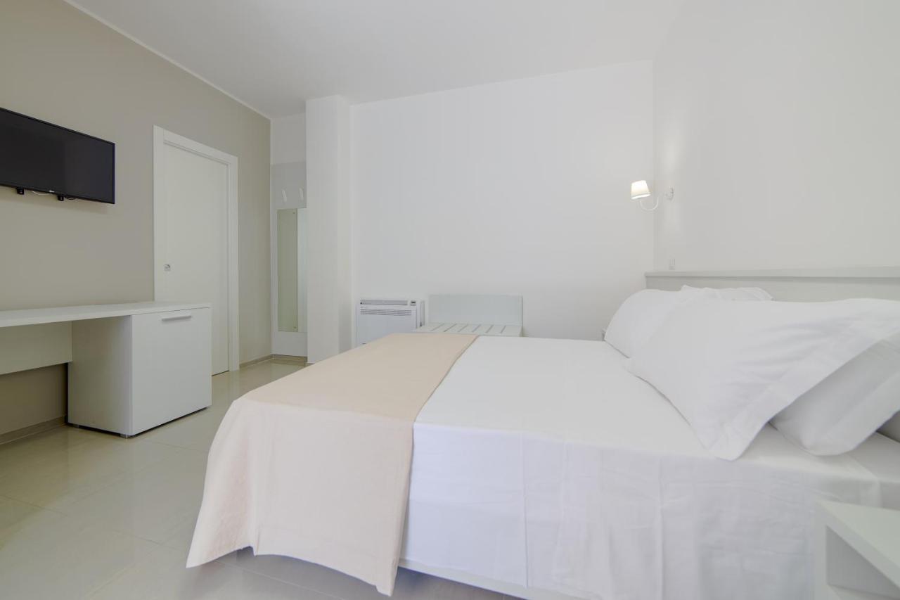 Smart Hotel Ugento Torre San Giovanni Ugento Bagian luar foto