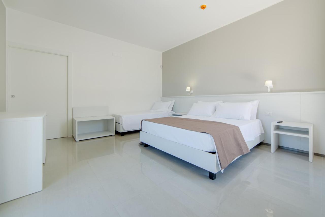 Smart Hotel Ugento Torre San Giovanni Ugento Bagian luar foto