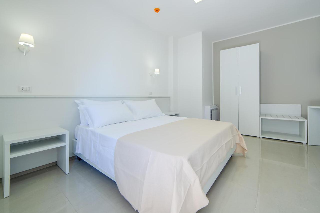 Smart Hotel Ugento Torre San Giovanni Ugento Bagian luar foto